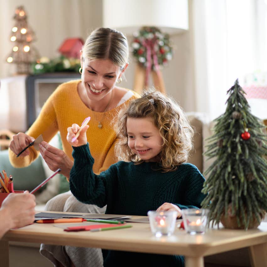 English Teacher's Hilarious Tutorial Will Ensure Your Holiday Cards Are Free From Mistakes 