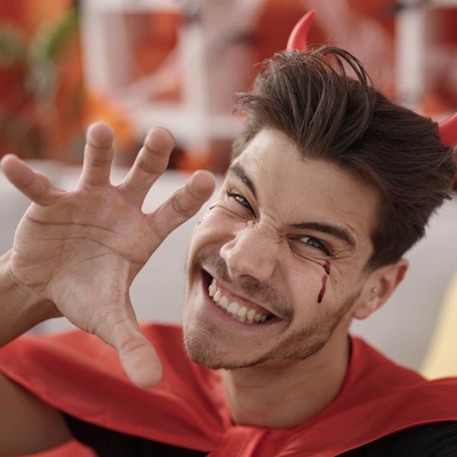 dad reported teacher's Halloween costume to principle because it offended their faith