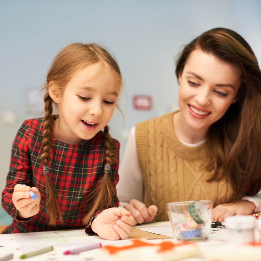 English Teacher's Hilarious Tutorial Will Ensure Your Holiday Cards Are Free From Mistakes 