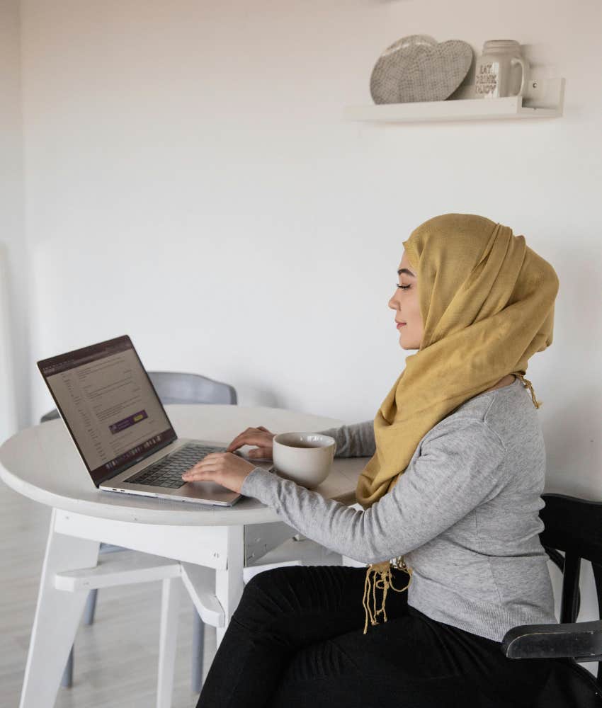 Career Expert Compares After Hours Work Emails To Managers Showing Up At Employees' Houses