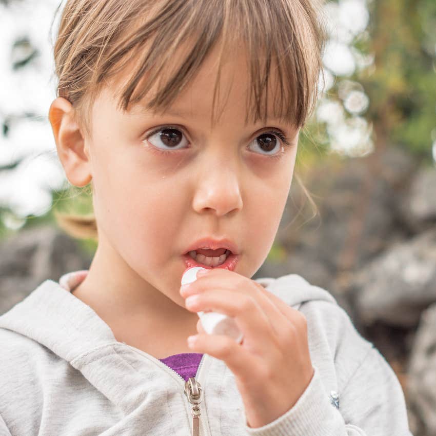 Mom Gets In Confrontation With Her Daughter's 5th-Grade Teacher After She's Forbidden From Using Chapstick In Class