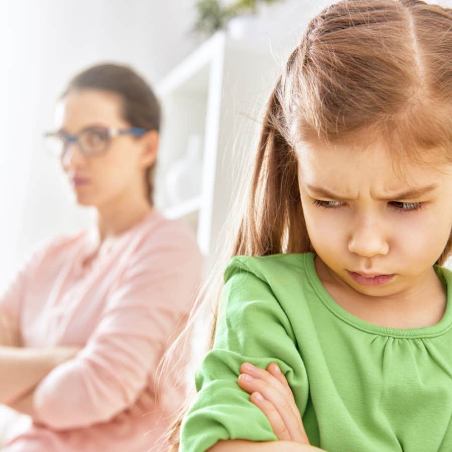 5 Signs Your Parents Frequently Gaslighted You As A KidAnd That It's Still Happening Today 